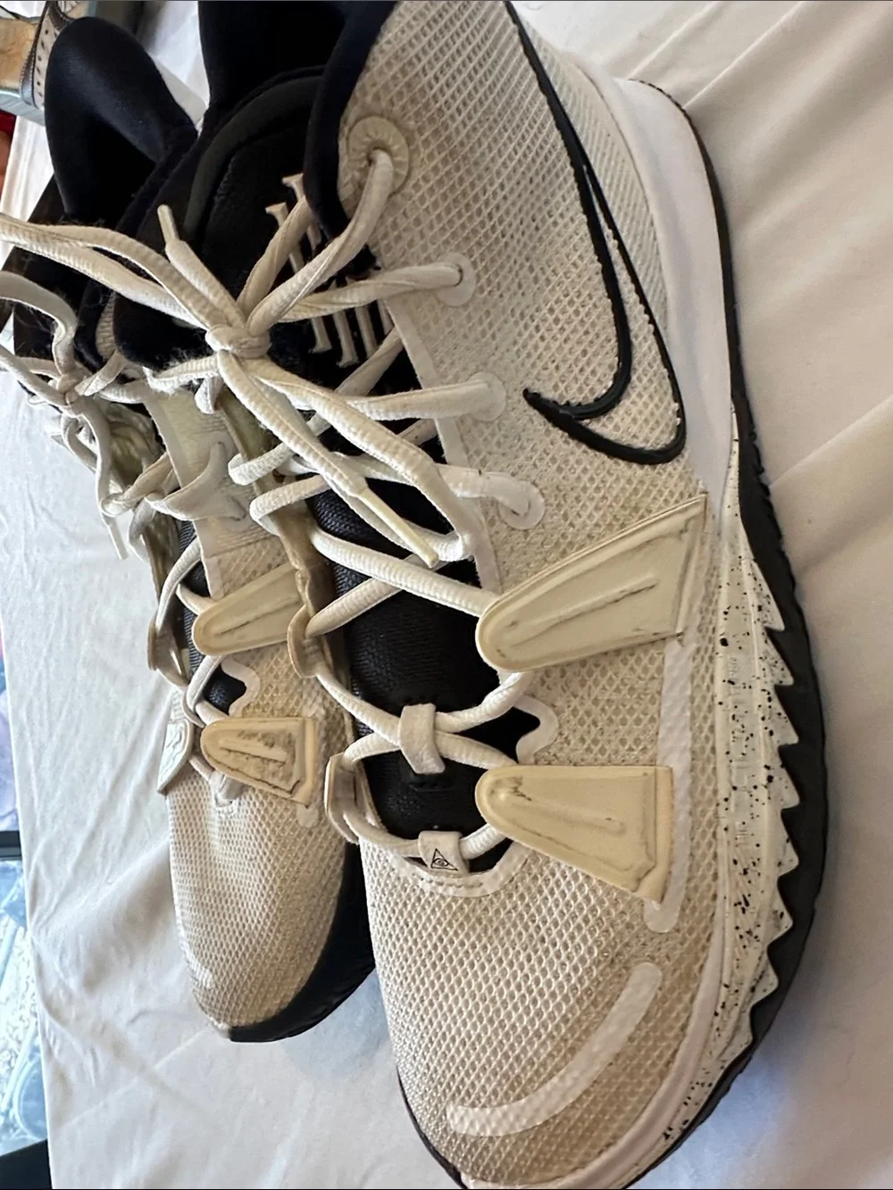 Nike Cream and Black Women's Training Sneakers